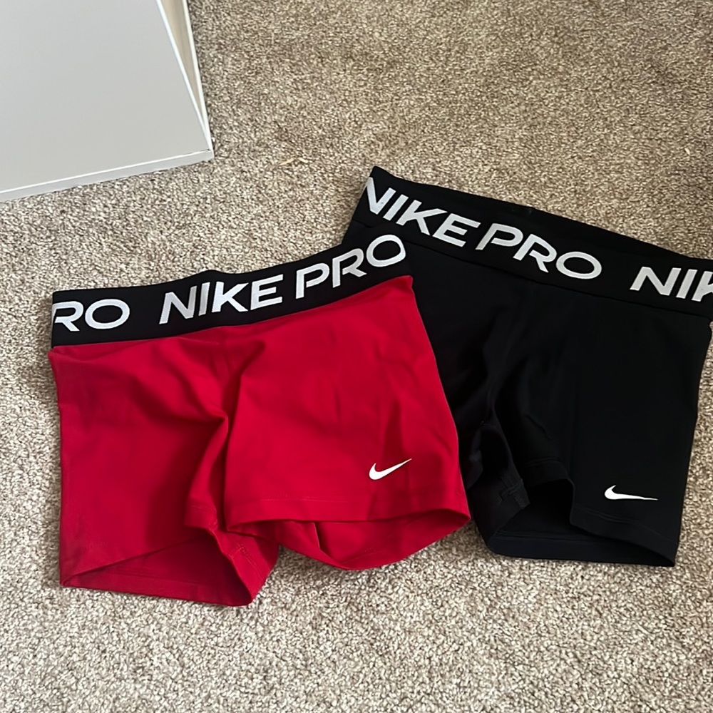 2 Nike Pros size small